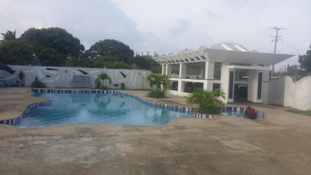 Peacock Park Hotel 乌昆达 外观 照片